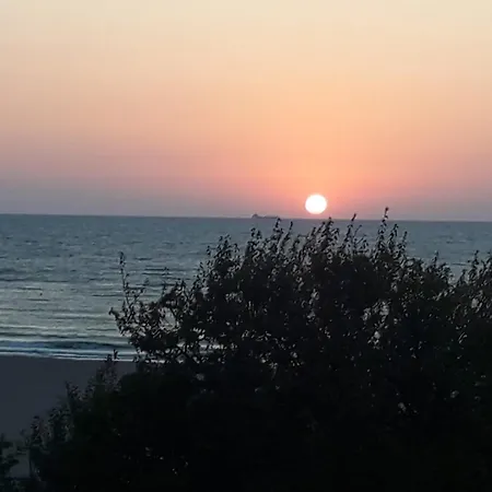 Budget-friendly 2br Near The Sea - Smart Layout For Privacy Constanta