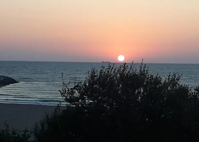 Budget-friendly 2br Near The Sea - Smart Layout For Privacy Köstence